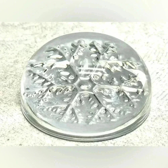 Vintage Avon Snowflake Paperweight - Picture 3 of 11